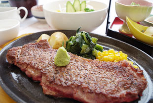 十勝産牛肉のステーキ