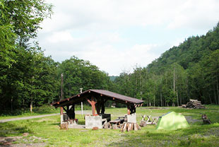 自然休養林に囲まれたトムラウシ野営場