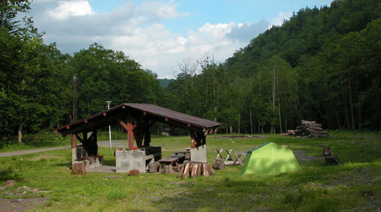 トムラウシ自然休養林と野営場